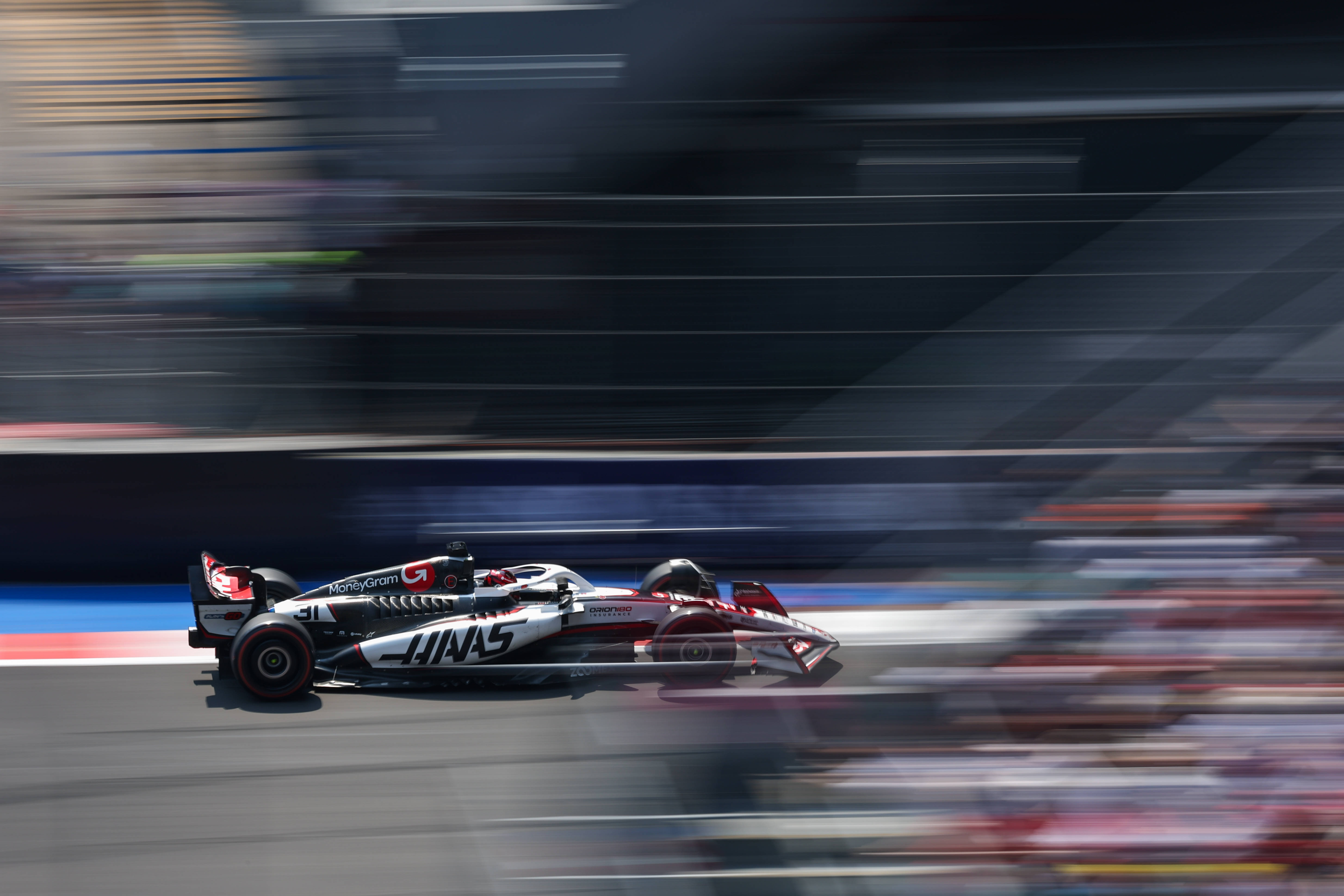 爱游戏在线-红牛车队逆转哈斯车队，诺里斯扛起全队