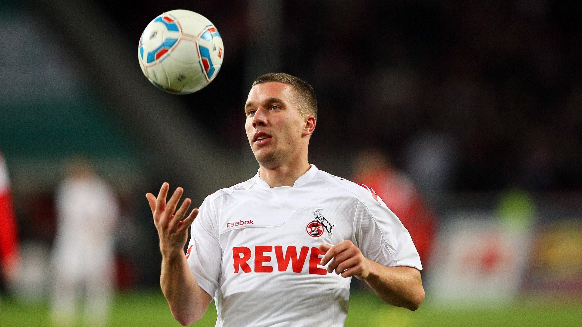 爱游戏官网-几内亚制霸喀麦隆，当非洲足球的暗流，撞上NBA季后赛的镁光灯