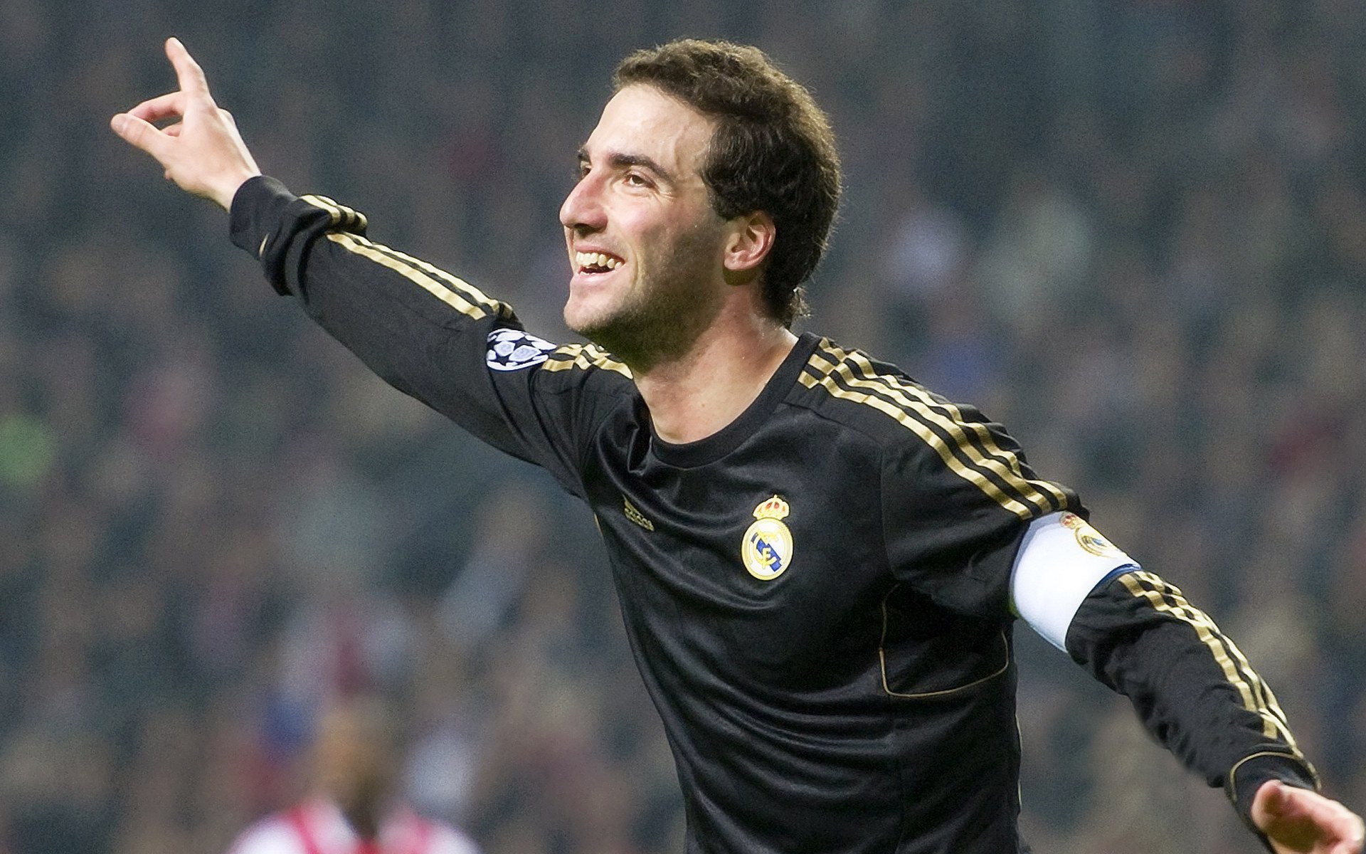 爱游戏tv-当麦迪逊的嘘声在欧冠决赛回响，马克西如何用尼克斯的方式终结快船